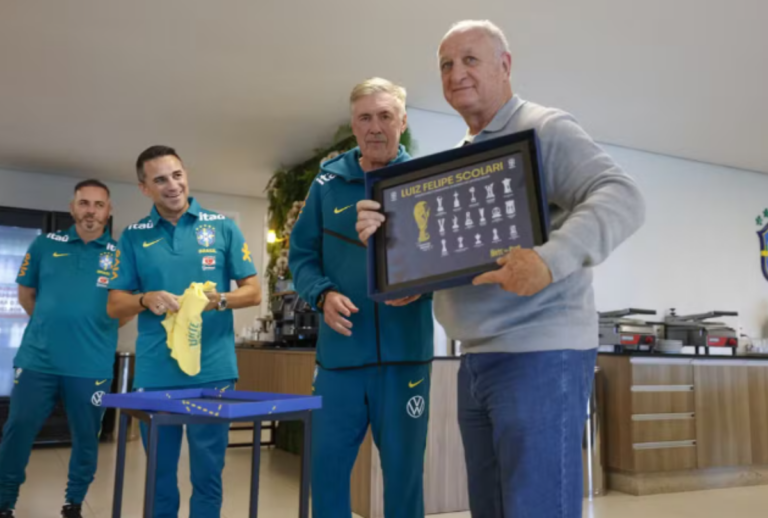 Felipão visita a Granja Comary a pedido de Carlo Ancelotti e conversa com jogadores da Seleção Brasileira