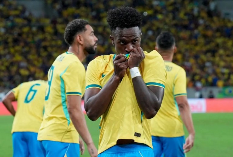 Brasil comemora gol contra o Panamá