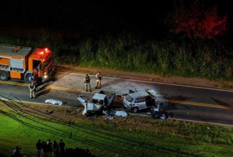 Gol e Saveiro bateram de frente na PR-463