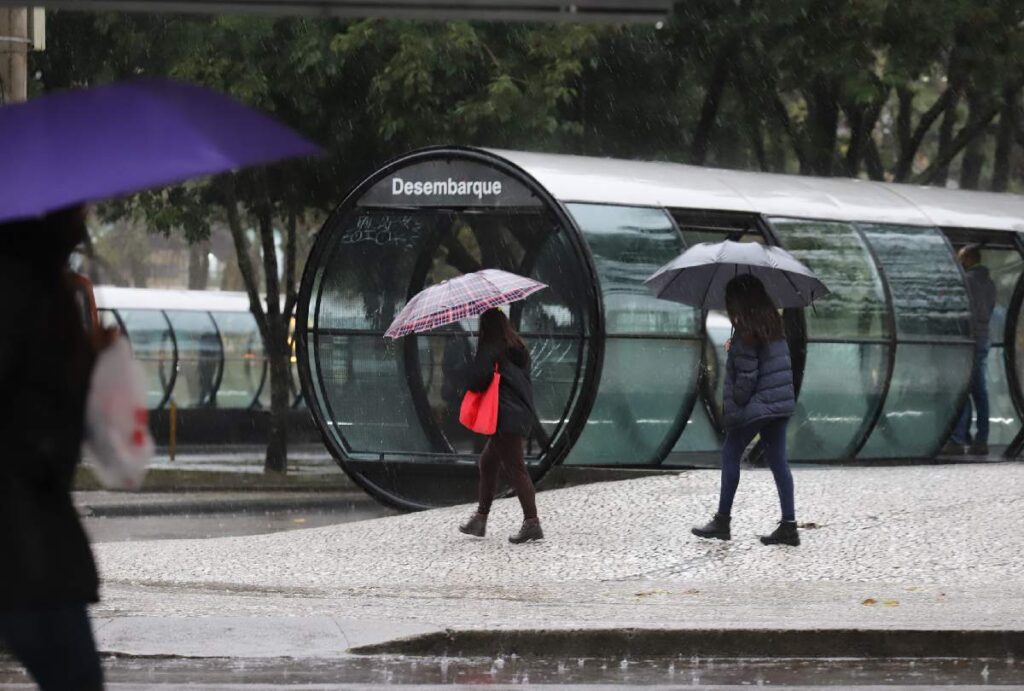 Alerta laranja de tempestade no Paraná