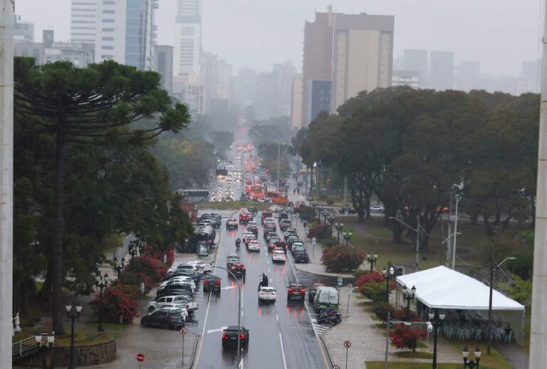 Alerta laranja de tempestade no Paraná