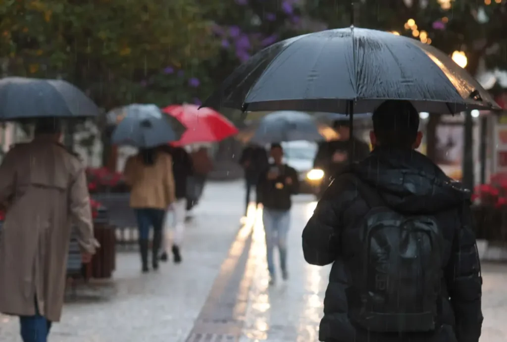 Chuvas no PAraná, fim de semana frio