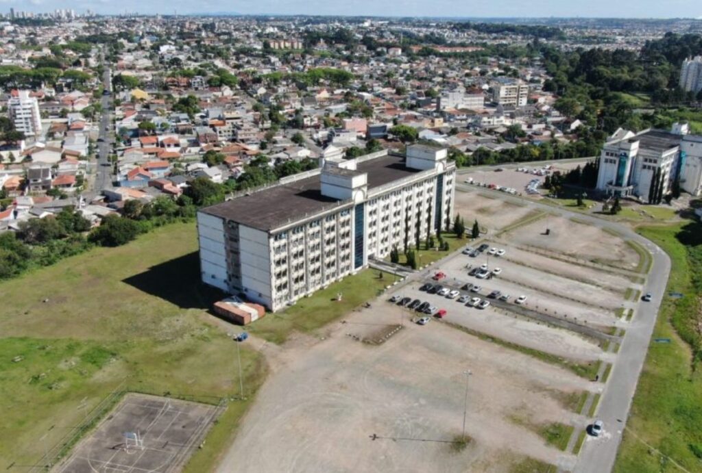 Leilão da Uniandrade em Curitiba