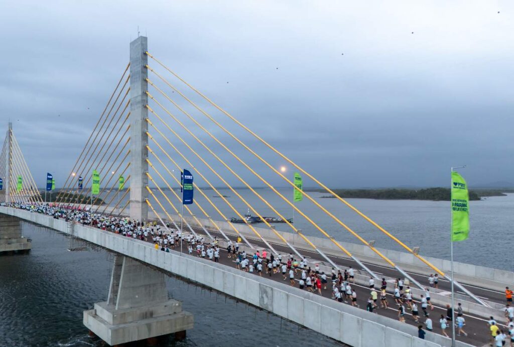 Maratona na Ponte de Guratuba