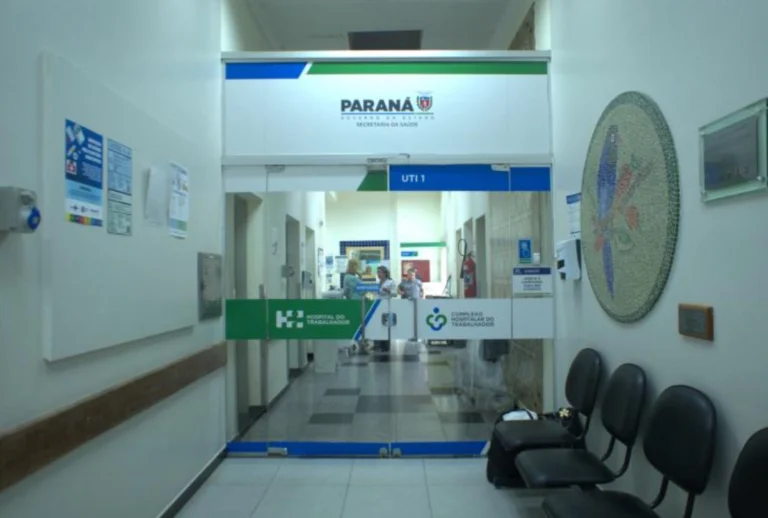 Saguão de espera de uma UTI no Paraná vazio