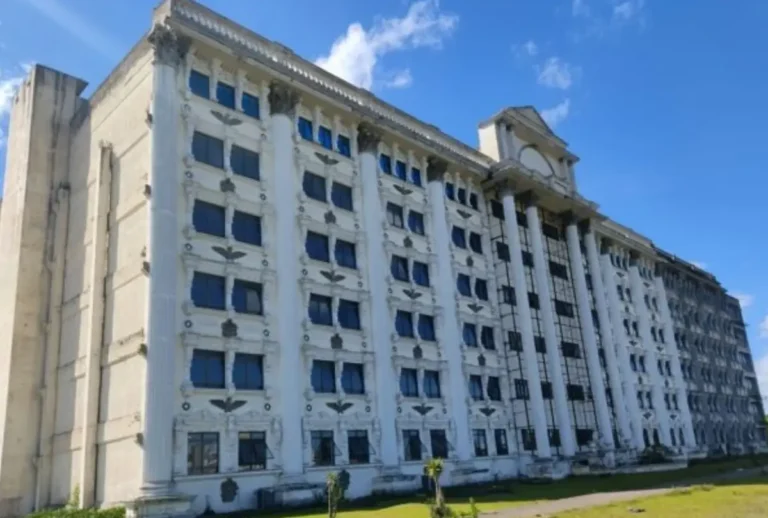 Prédio da Uniandrade que fica no Capo Comprido em Curitiba