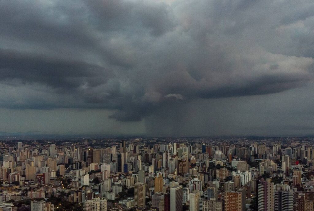 Paranaá entra em alerta para chuva, tempestade e ventos