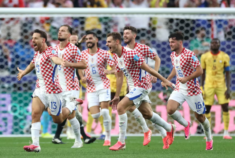 Croácia vence com grande atuação de Modrić e aguarda definição do adversário na próxima fase