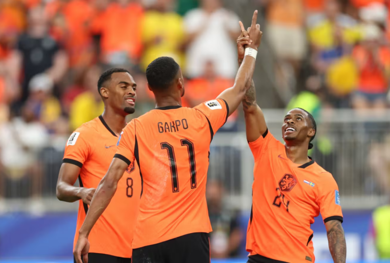 Holanda goleia a Suécia e embola disputa no Grupo F