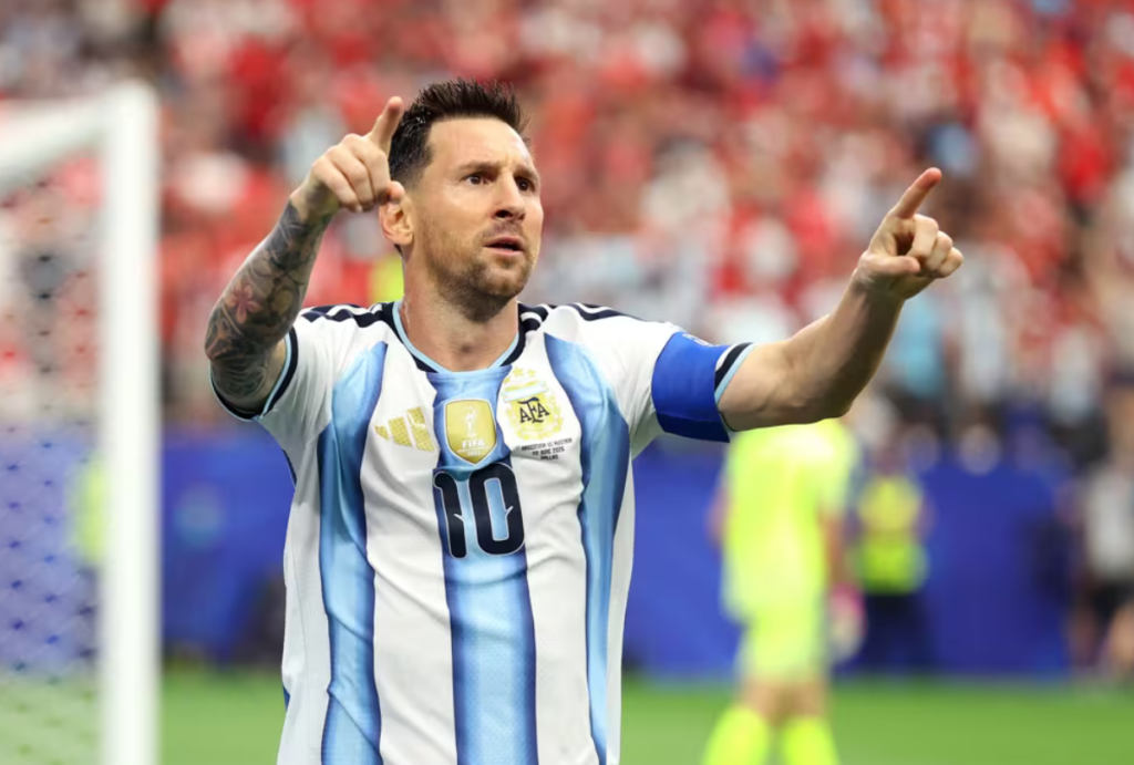 Messi faz dois gols, bate recorde e deixa a Argentina perto da classificação
