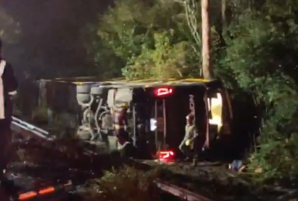 Acidente de ônibus na BR-290