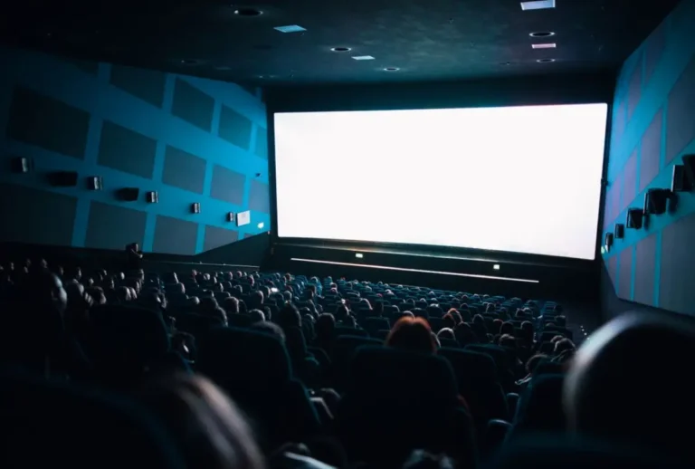 Adolescente foram flagrados fazendo sexo no cinema