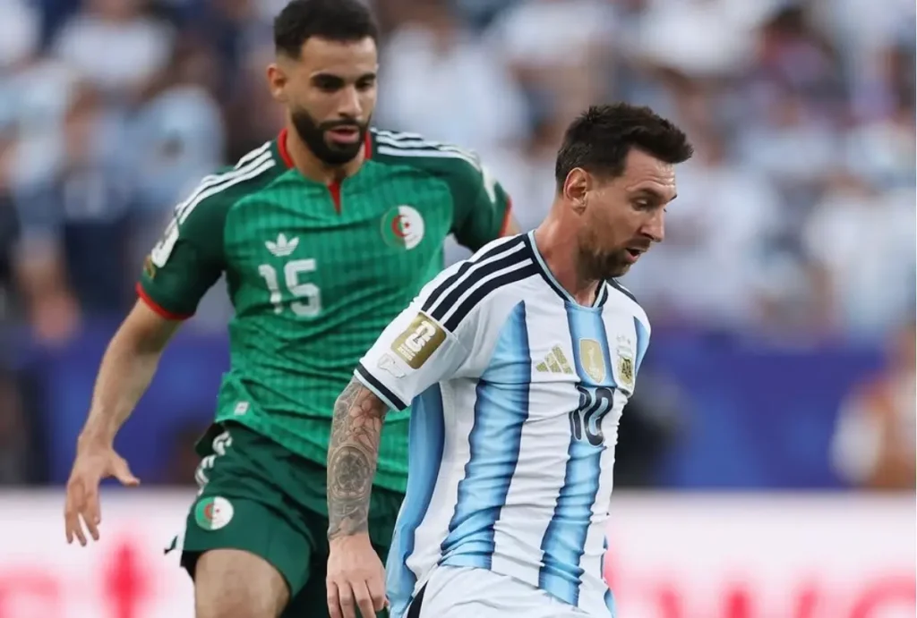 Messi em jogo contra Argélia