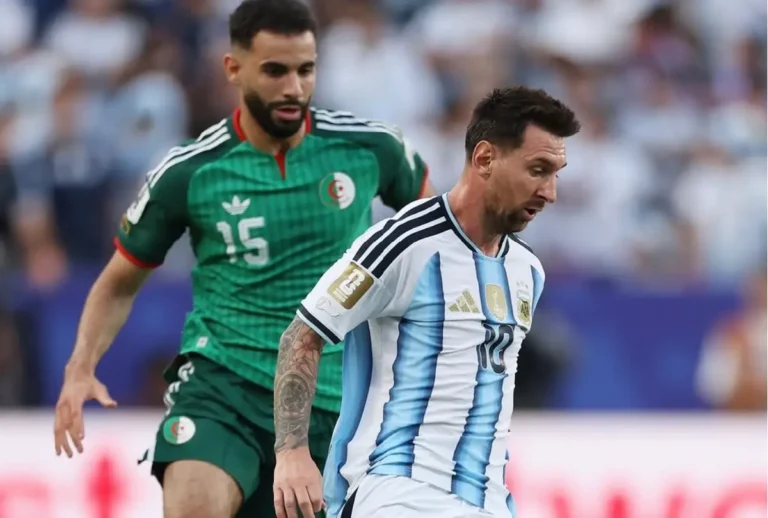 Messi em jogo contra Argélia