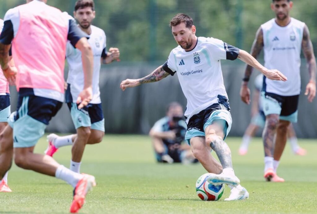 Lionel Messi em treinamento da Argentina