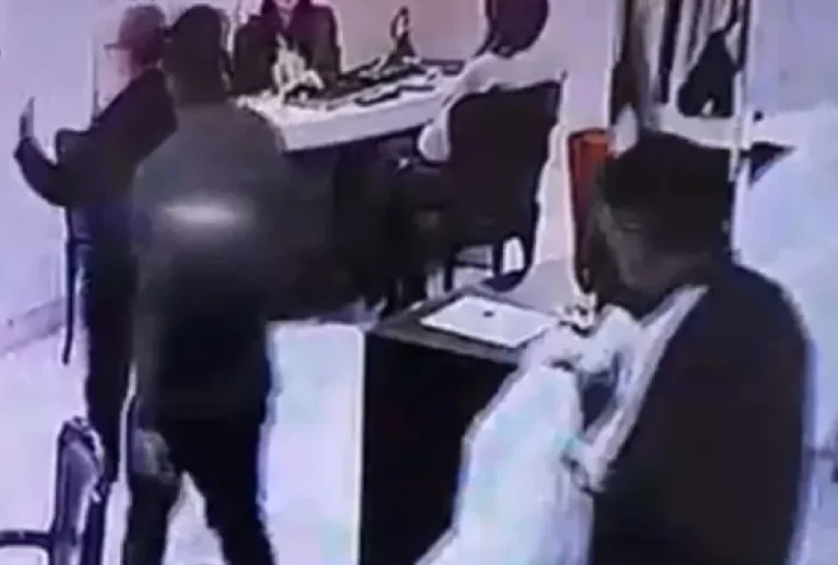 Câmeras de segurança da joalheria, registrando o assalto