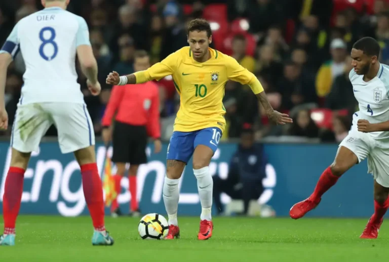 Brasil x Inglaterra em 2017; Neymar na foto