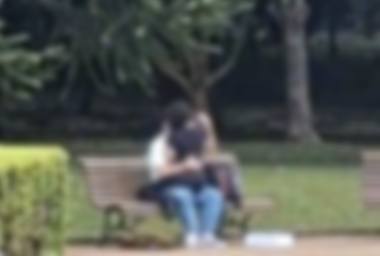 Casal flagrado no Jardim Botânico de Curitiba