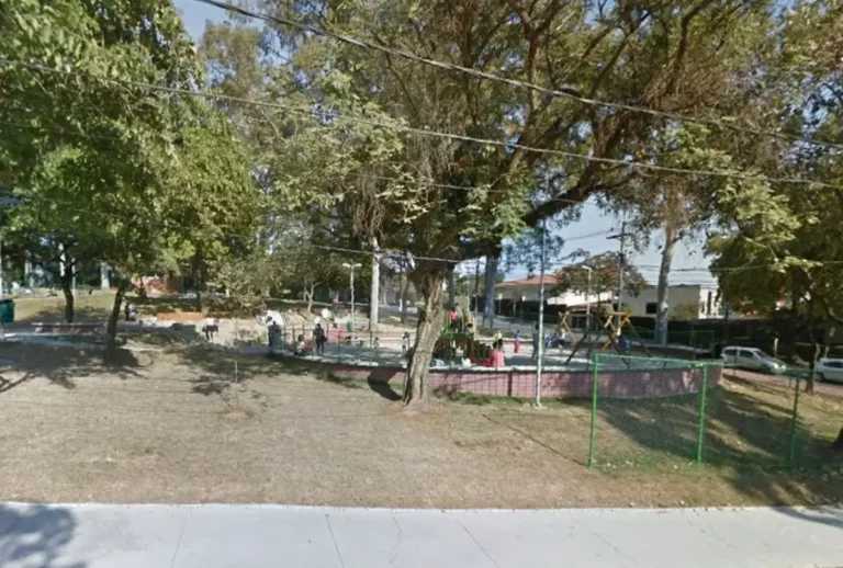 Homem preso por tirar foto de crianças