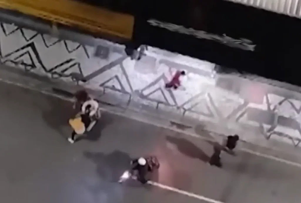 Jovem foi agredido ao sair do trabalho em Curitiba