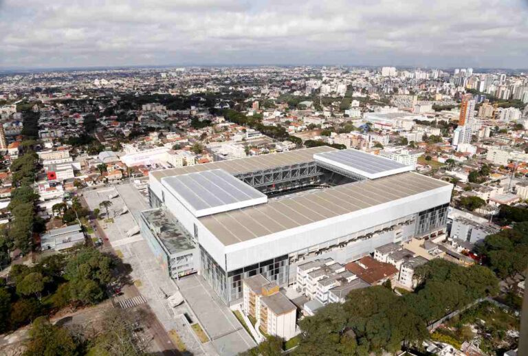 Imagem aérea da Arena da Baixada, em Curitiba
