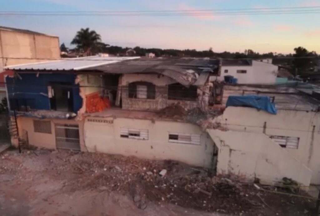 Prédio desaba em São José dos Pinhais
