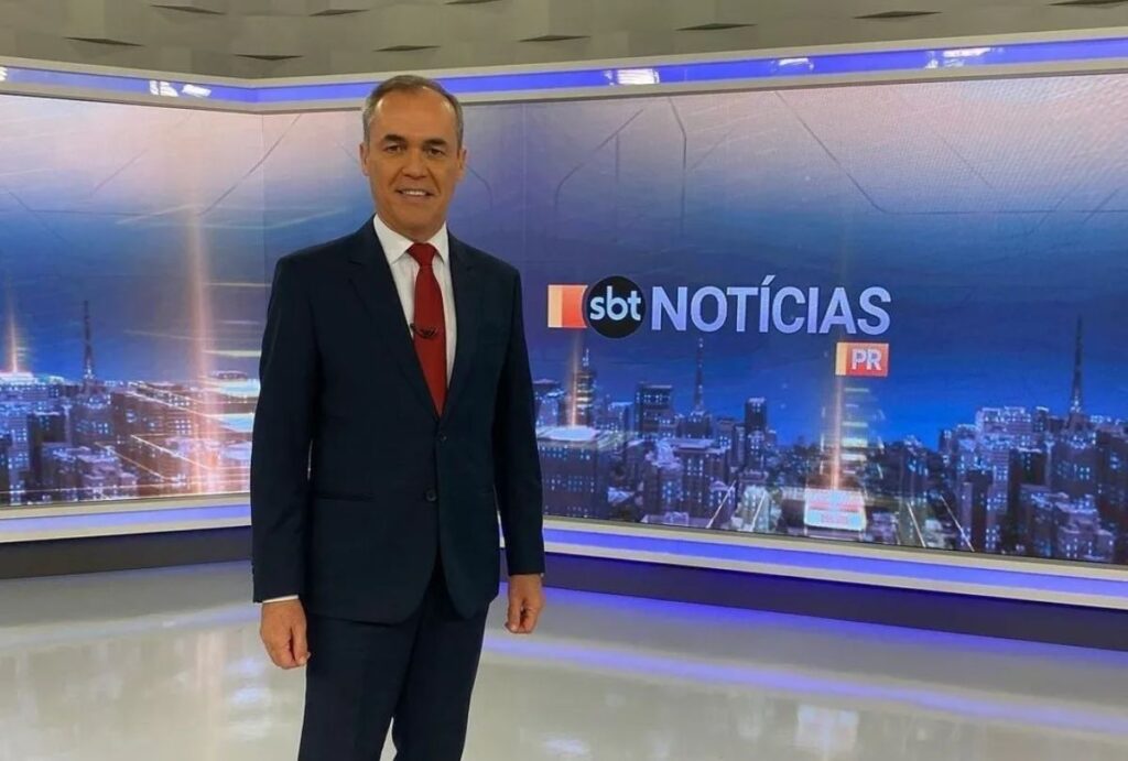 Sandro Dalpícolo nos estúdios da Rede Massa