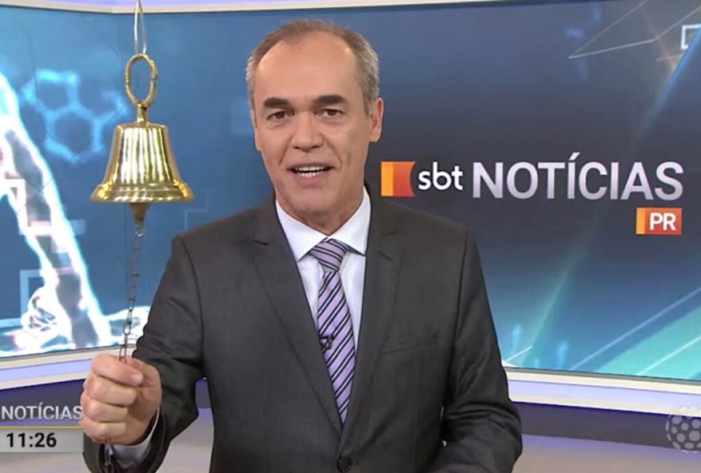 Sandro Dalpícolo nos estúdios da Rede Massa