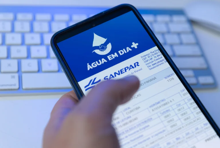 Tela do aplicativo da Sanepar, com a aba da campanha Água em Dia + aberta