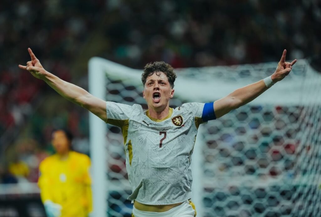 Tchéquia saiu na frente na estreia