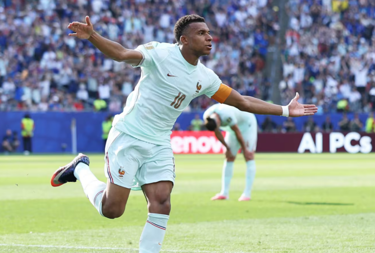 Mbappé lidera a vitória da França sobre Marrocos e coloca os Bleus na semifinal