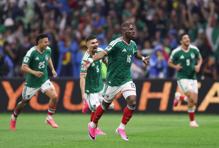 México domina o Equador, mantém a defesa invicta e avança às oitavas do mundial