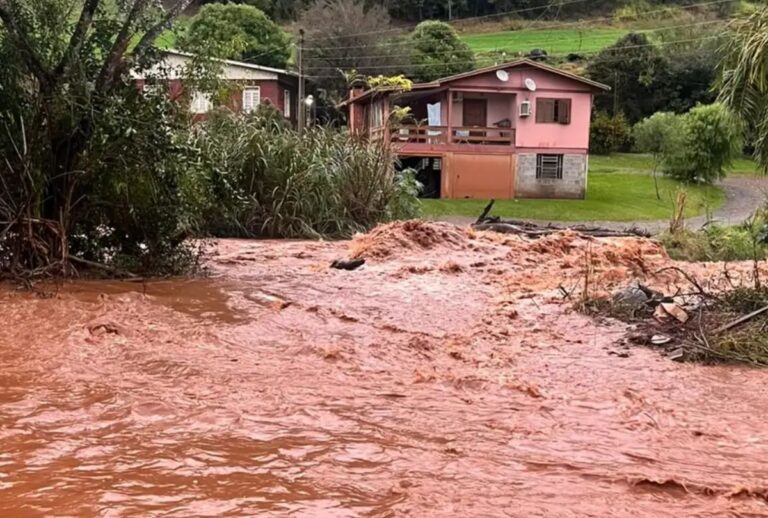 Alerta vermelho de precipitação acumulada