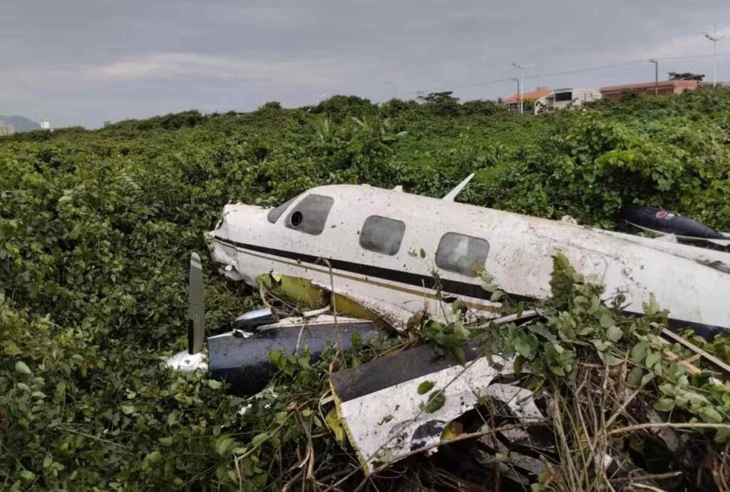 Avião cai em Navegantes