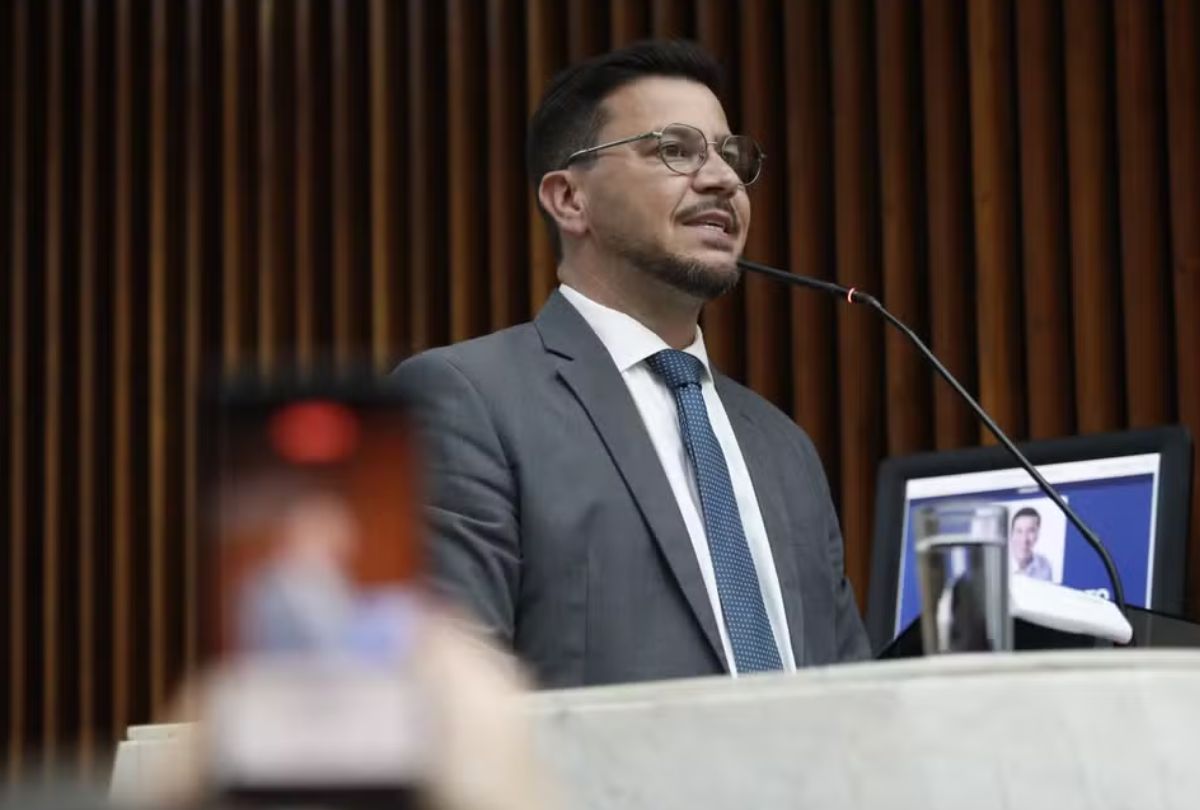 Documento apresentado por deputado do PT ao TCE-PR continha comando oculto de IA