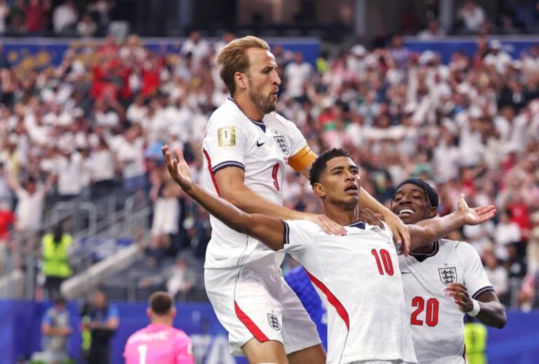 Inglaterra comemora gol na Copa