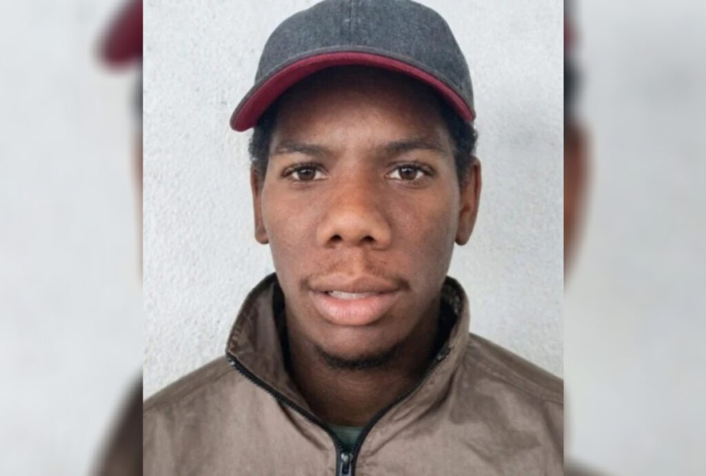 Mãe entrega filho à polícia