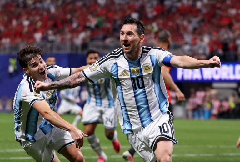 Messi comemora classificação da Argentina