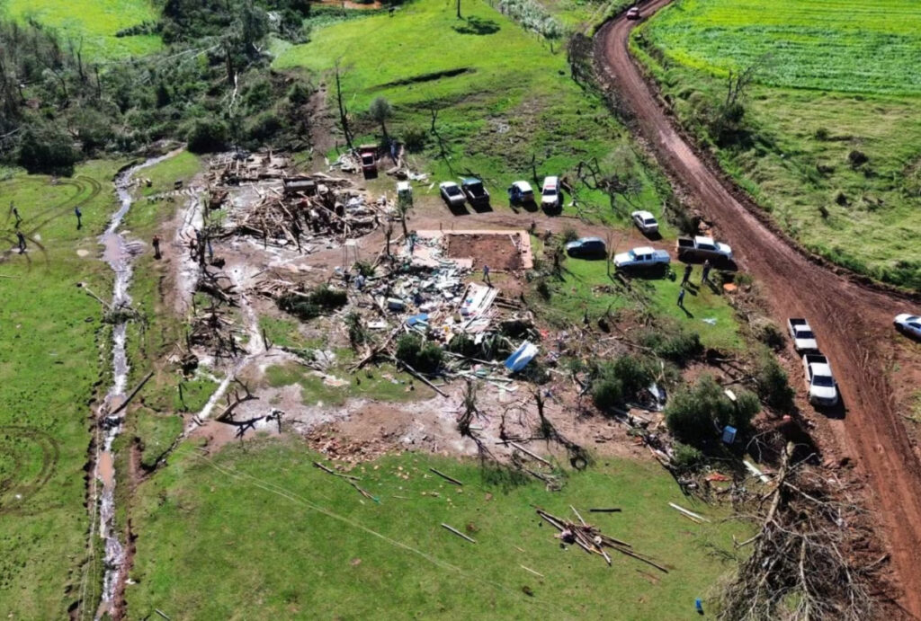 Avaliação da MetSul indica que tornado no Noroeste do RS pode ter alcançado 300 km/h (categoria F3). Fenômeno devastou Giruá e Senador Salgado Filho.