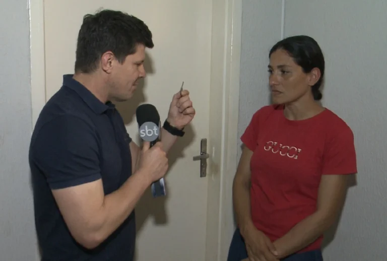 Garavini entrega apartamento para família que perdeu casa em incêndio
