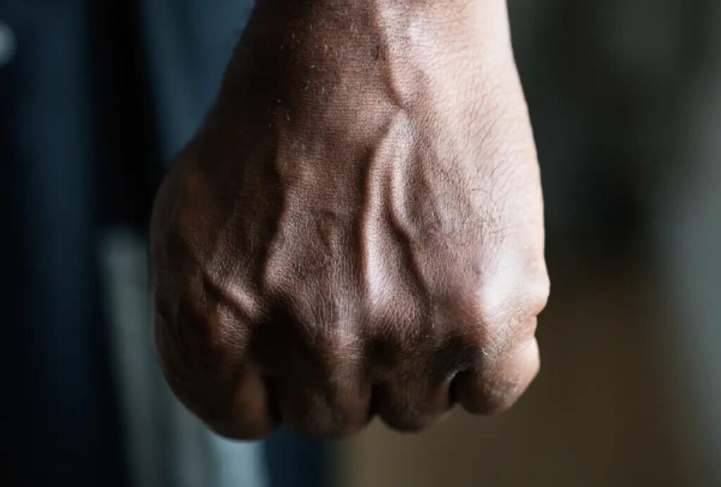 Mulher é vítima de violência