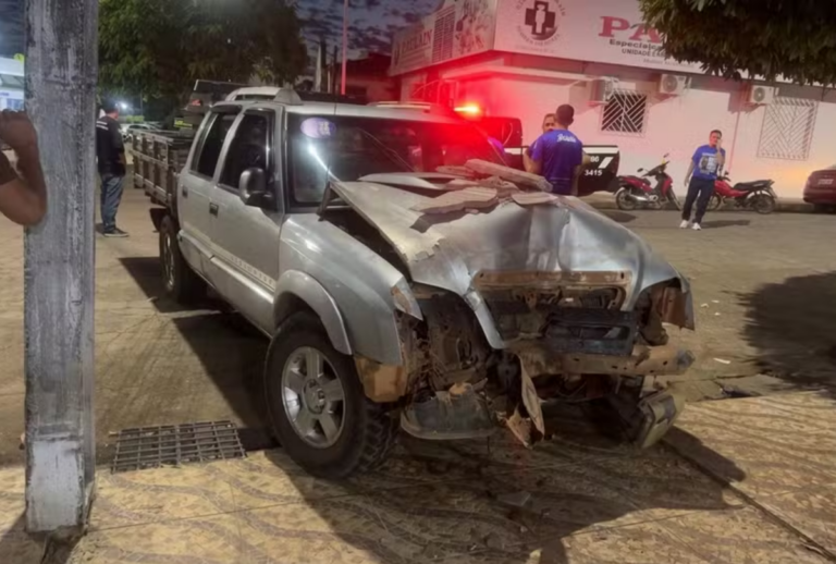 carro atropela multidão