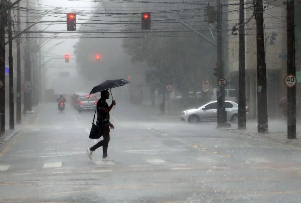 Alerta de tempestade no Paraná