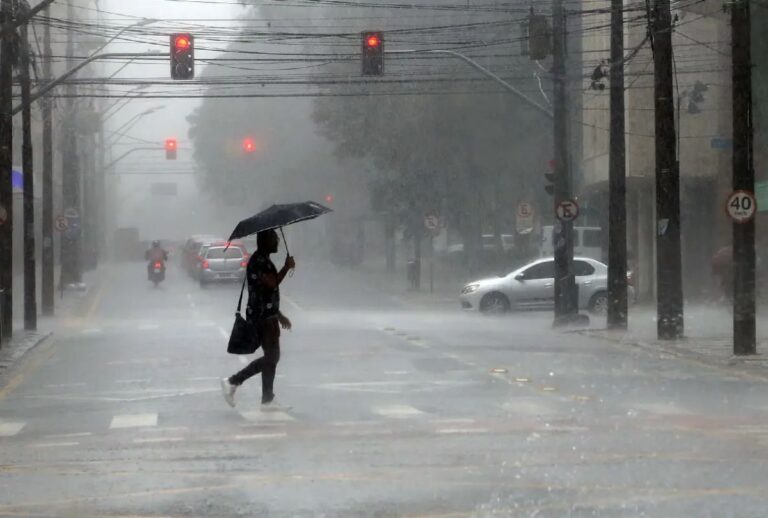 Alerta de tempestade no Paraná
