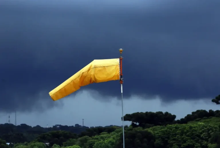 Alerta tempestade atinge cinco estados no Brasil