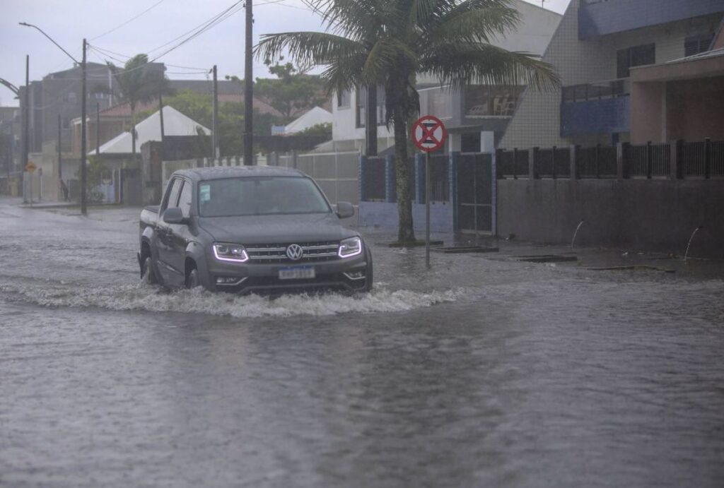 Alerta de tempestade no Paraná