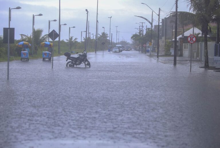 Alerta de vendaval no Paraná