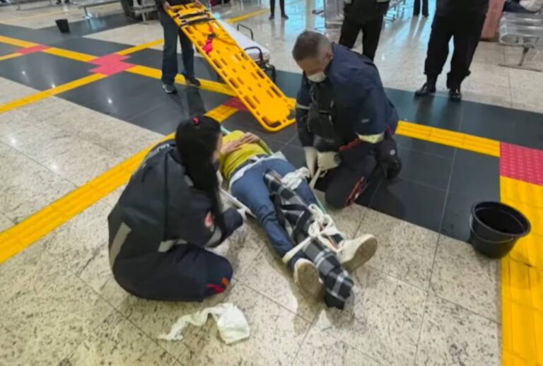 Mulher sofre queda em rodoviária em Ponta Grossa