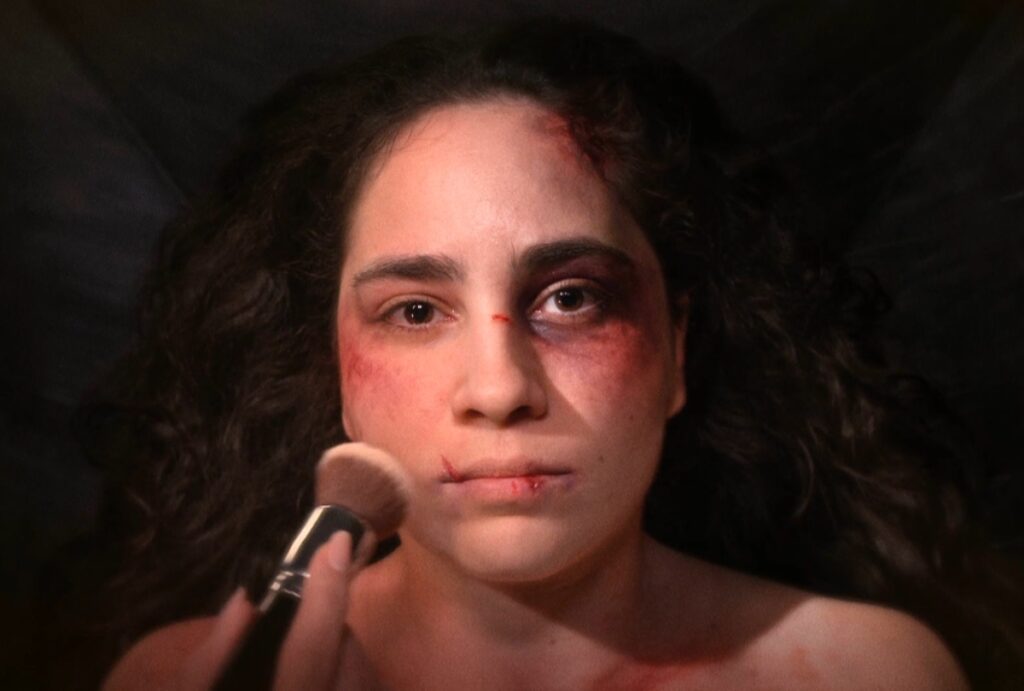 SBT lança campanha com três filmes focados na prevenção ao feminicídio e no combate à violência contra a mulher. Veja detalhes.