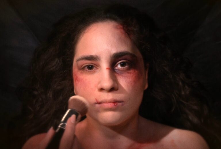 SBT lança campanha com três filmes focados na prevenção ao feminicídio e no combate à violência contra a mulher. Veja detalhes.